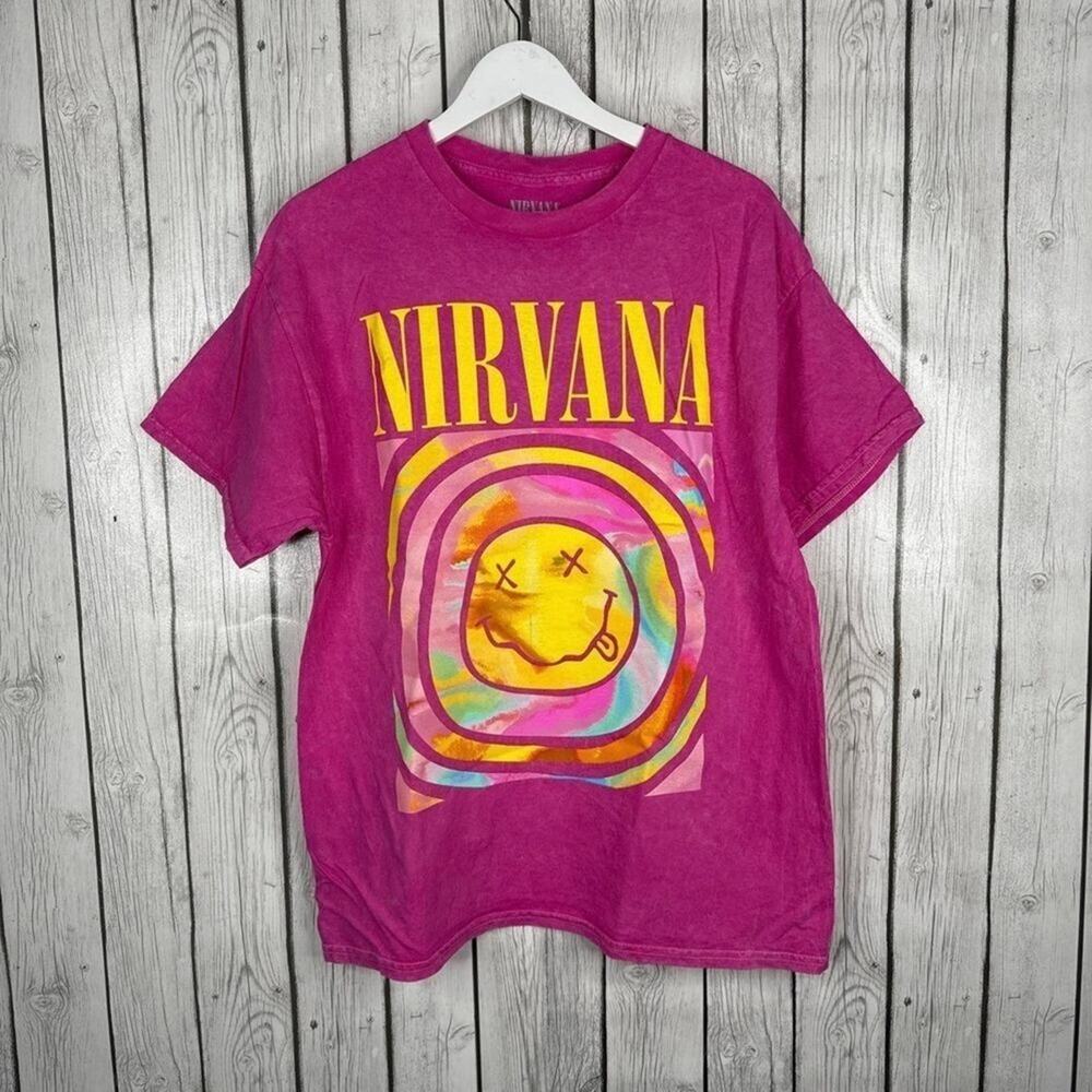 NWOT Nirvana Pink Smile Tee Unisex  Graphic Band Crewneck Shirt Size L